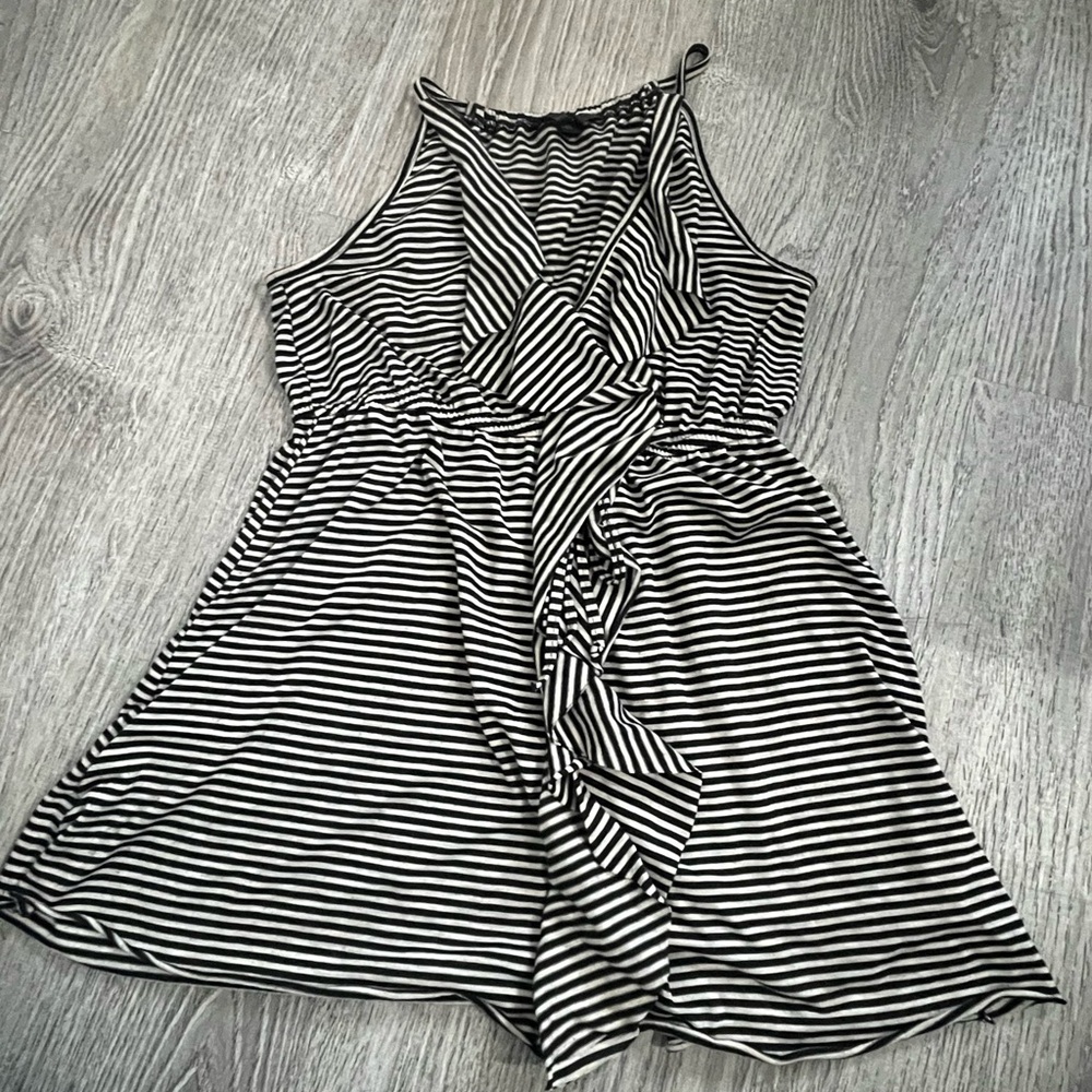 Asymmetrical Black and White Sleeveless Tank Top